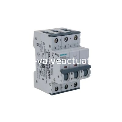 İyi bir fiyat. Siemens 136-07-818 SENTRON C tipi minyatür devre kesici. Üç kutuplu koruma. çevrimiçi